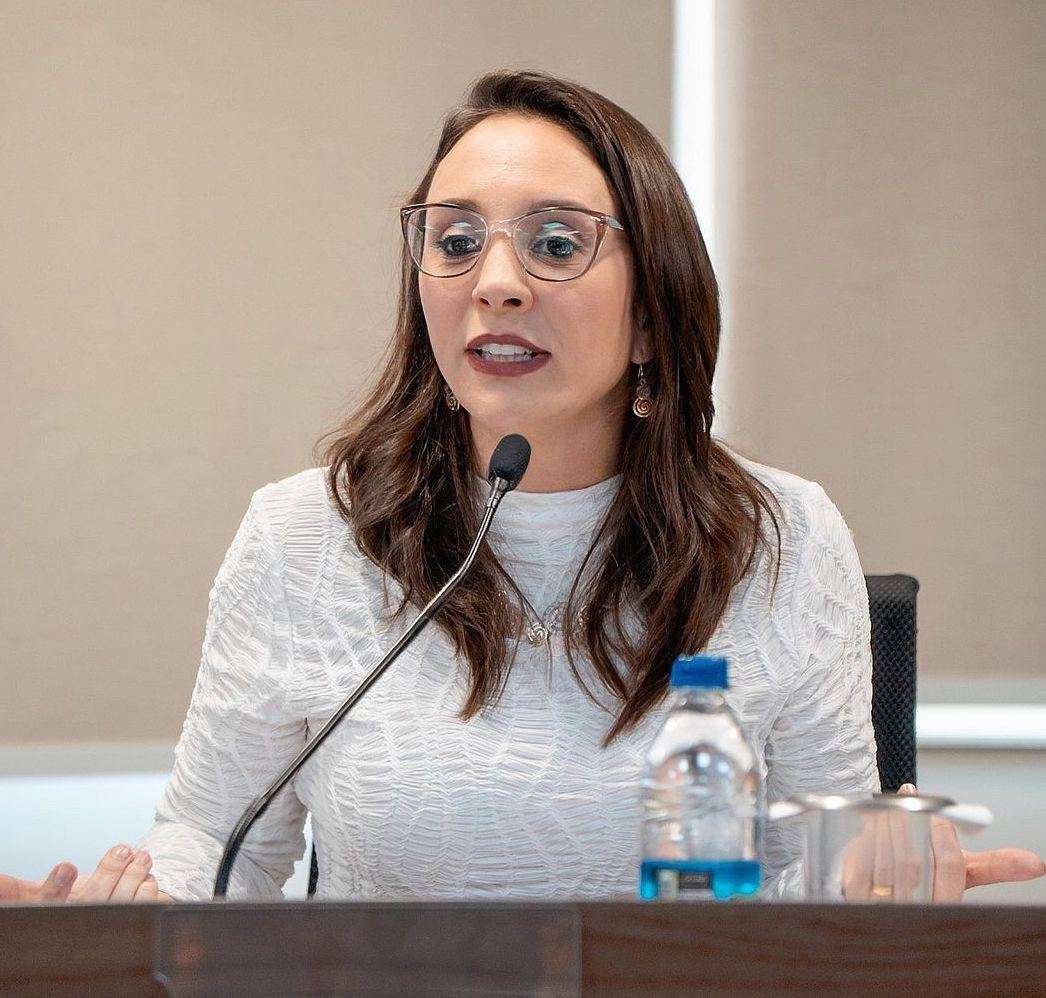 Morte de atriz de 39 anos reacende alerta sobre câncer de intestino; Renata Abreu pede agilidade na tramitação de seu projeto